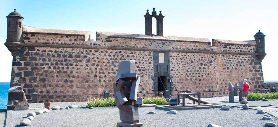 San Josén linna + Lanzaroten matkailukeskukset 