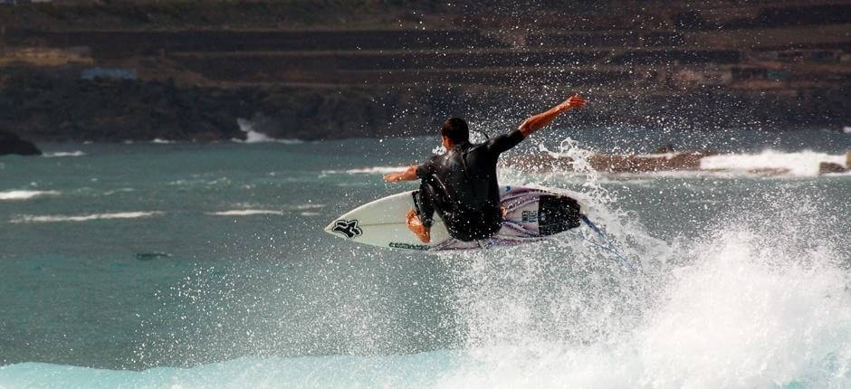 Surffaa oikealle murtuvia aaltoja Lloretilla, surffauskohteet Gran Canarialla