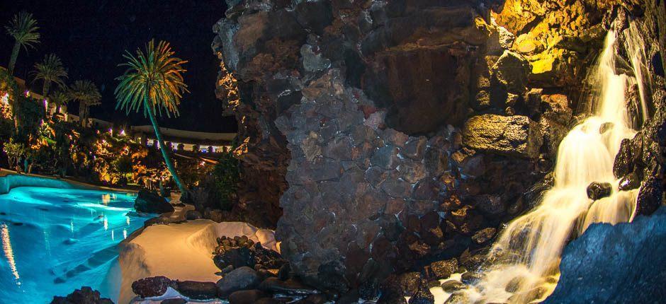  Jameos del Agua + Lanzaroten museot ja matkailukeskukset 