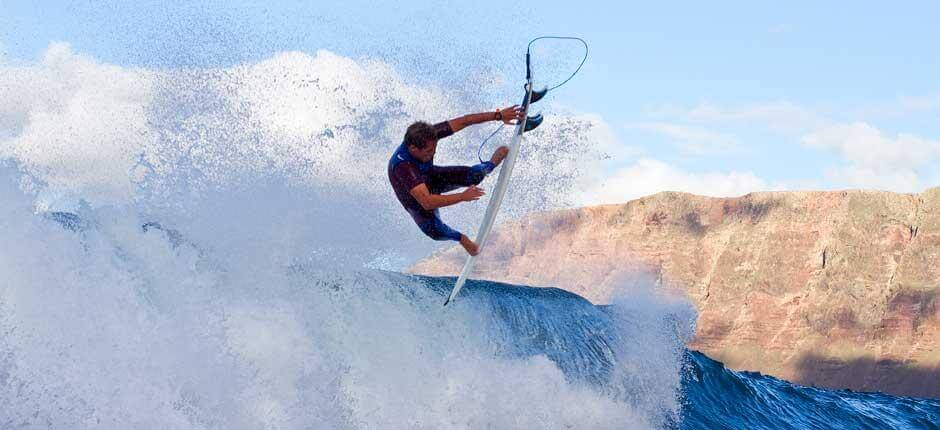 Surffaa vasemmalle murtuvilla aalloilla San Juanilla + Surffauskohteet Lanzarotella  