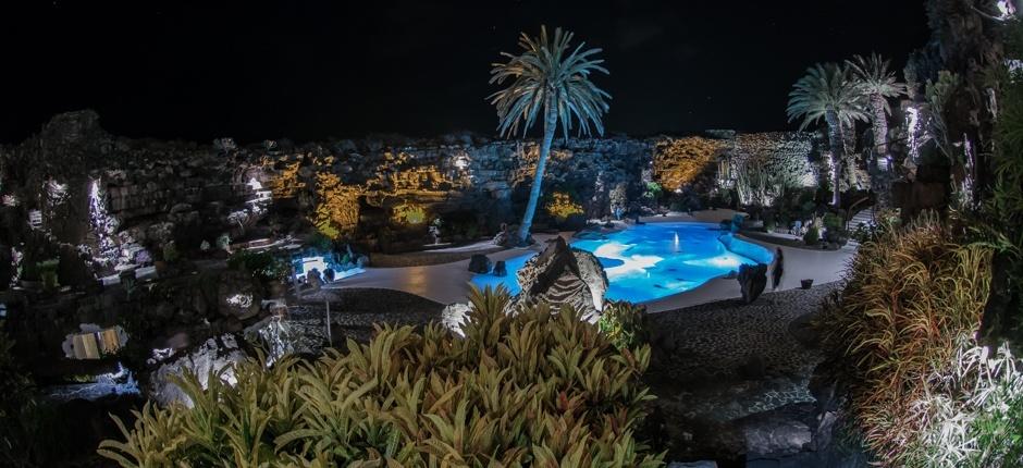  Jameos del Agua + Lanzaroten museot ja matkailukeskukset 