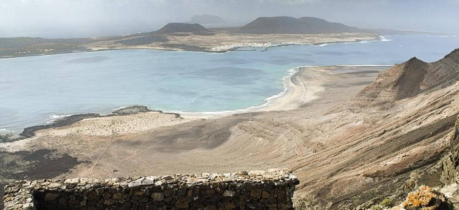 Playa Bajo el Risco ( Riscon alla -ranta) + Lanzaroten koskemattomat rannat 